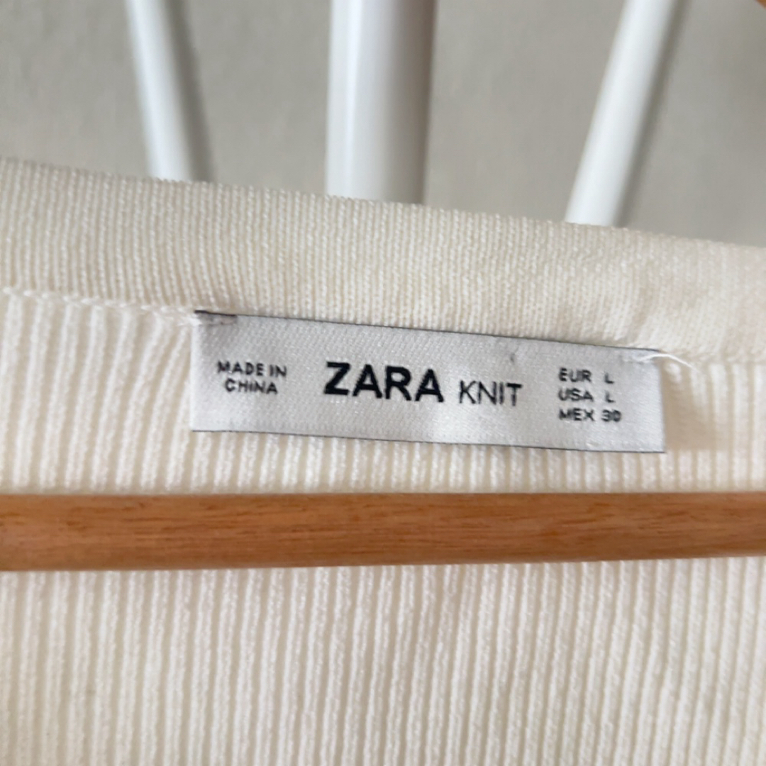 ZARA(ザラ)の値下中！ZARA ザラ ペプラム ニット ホワイト 長袖 ホワイト レディースのトップス(ニット/セーター)の商品写真