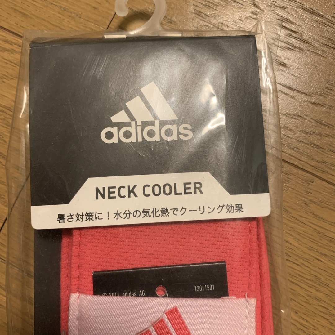 adidas(アディダス)のアディダス  ネッククーラー　ピンク　フリーサイズ　熱中症対策　ベルオアシス使用 レディースのファッション小物(その他)の商品写真