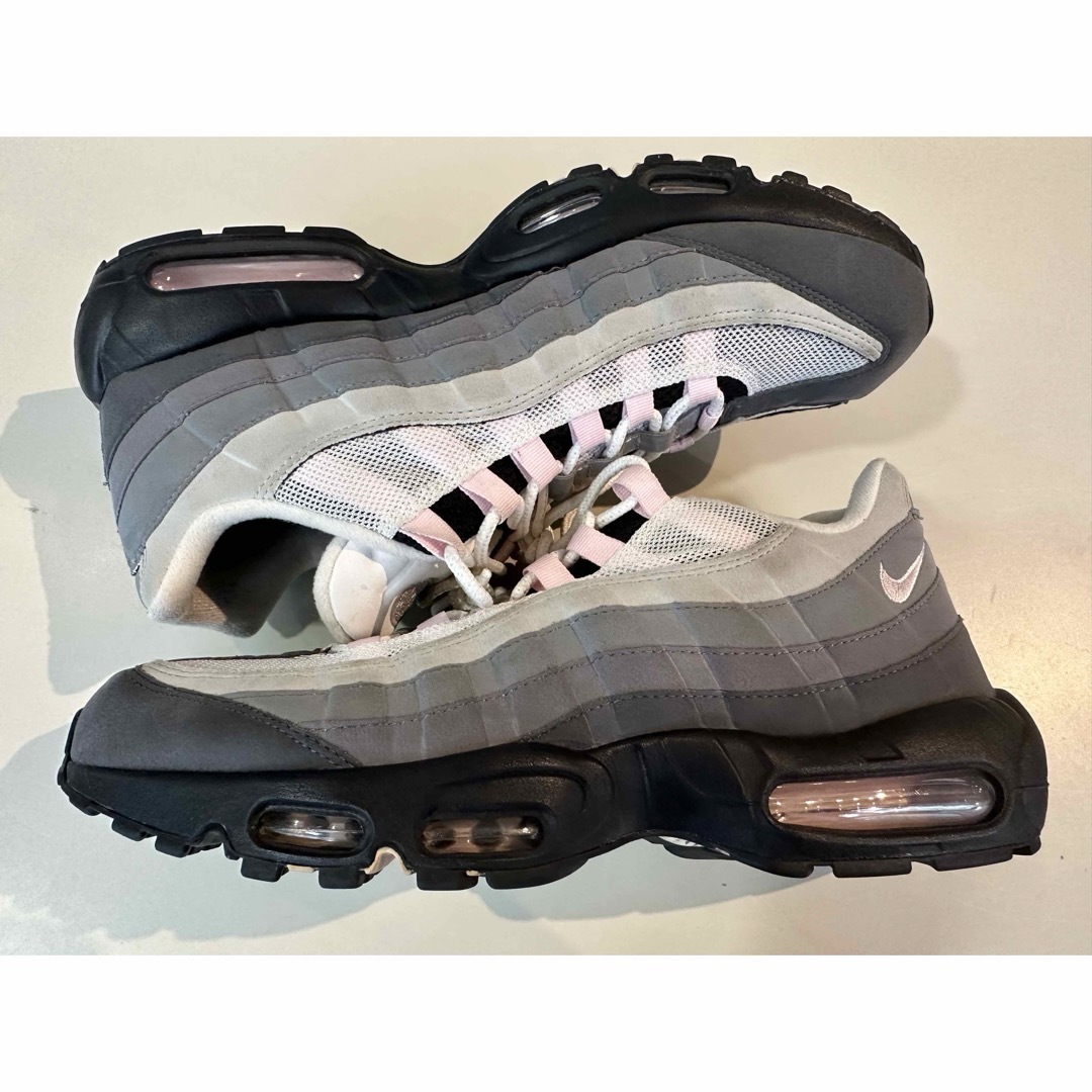 NIKE(ナイキ)のNIKE AIR MAX 95 PRM PINK FOAM US12 メンズの靴/シューズ(スニーカー)の商品写真