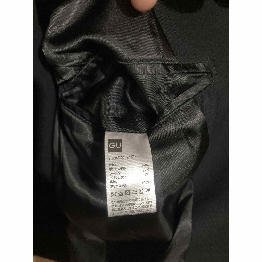 GU(ジーユー)のguセットアップ　2セット　ブラック、ネイビーとグレースラックス のおまけ付き メンズのジャケット/アウター(テーラードジャケット)の商品写真