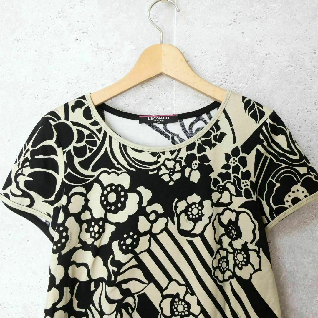 LEONARD(レオナール)の美品 LEONARD FASHION 花柄 クルーネック 半袖 Tシャツ レディースのトップス(Tシャツ(半袖/袖なし))の商品写真