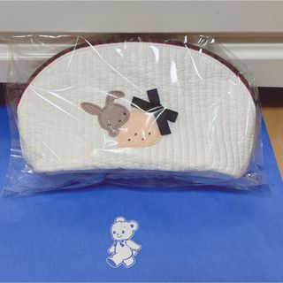 【新品.タグ付き】♡ファミリア♡ピオヌンナル　ポーチ♡ホワイトウサギ♡