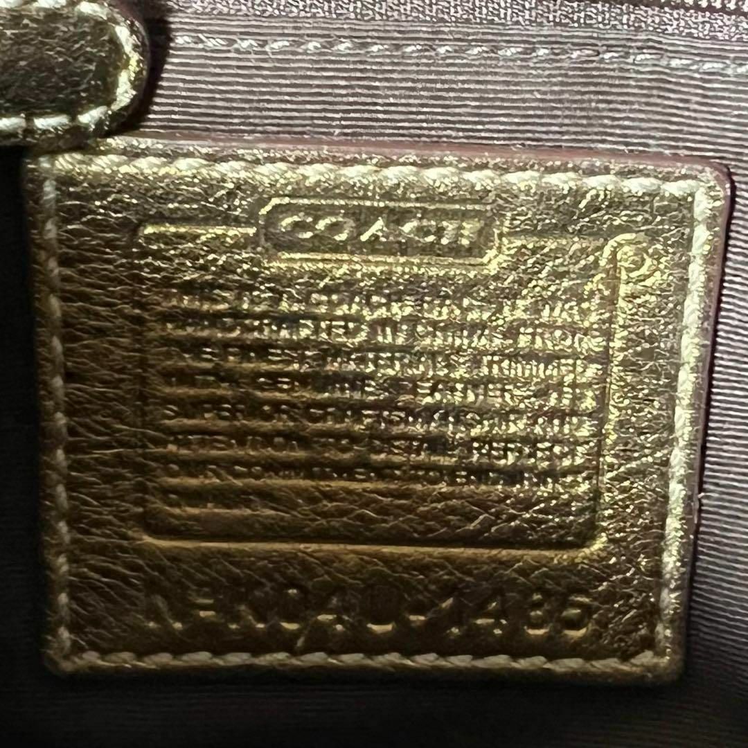 COACH(コーチ)の美品　コーチ　ショルダーバッグ　シグネチャー　キャンバス　レザー ゴールド レディースのバッグ(ショルダーバッグ)の商品写真