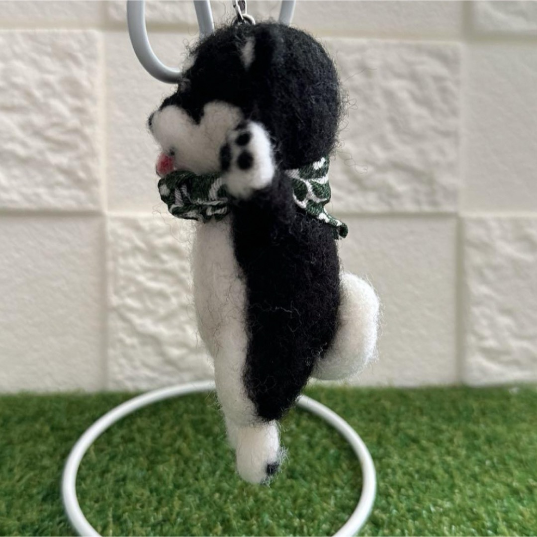 羊毛フェルト　ハンドメイド　黒柴犬ストラップ ハンドメイドのスマホケース/アクセサリー(スマホストラップ/チャーム)の商品写真