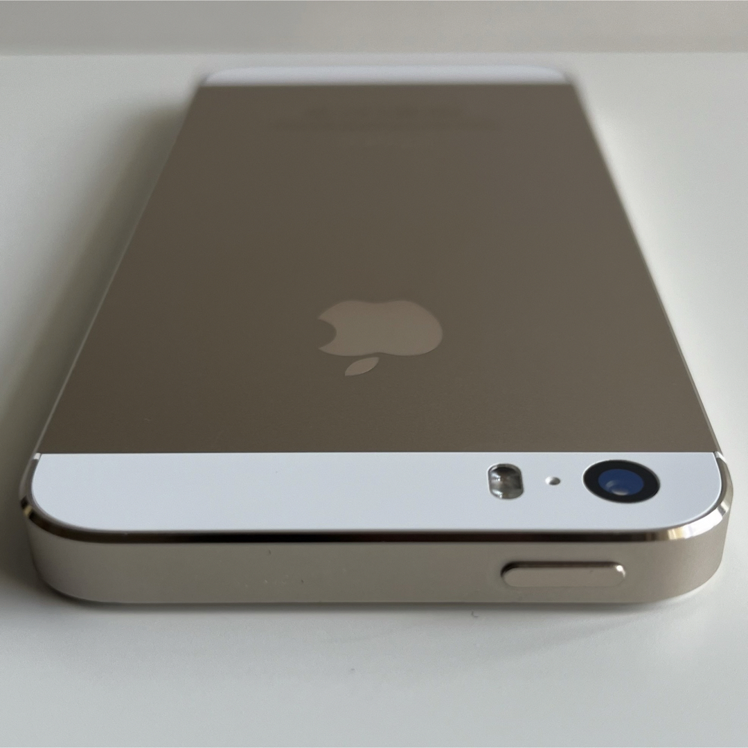 Apple(アップル)のiPhone 5s 16GB＊ゴールド＊小さい本体が良い！動作確認済み＊ スマホ/家電/カメラのスマートフォン/携帯電話(スマートフォン本体)の商品写真