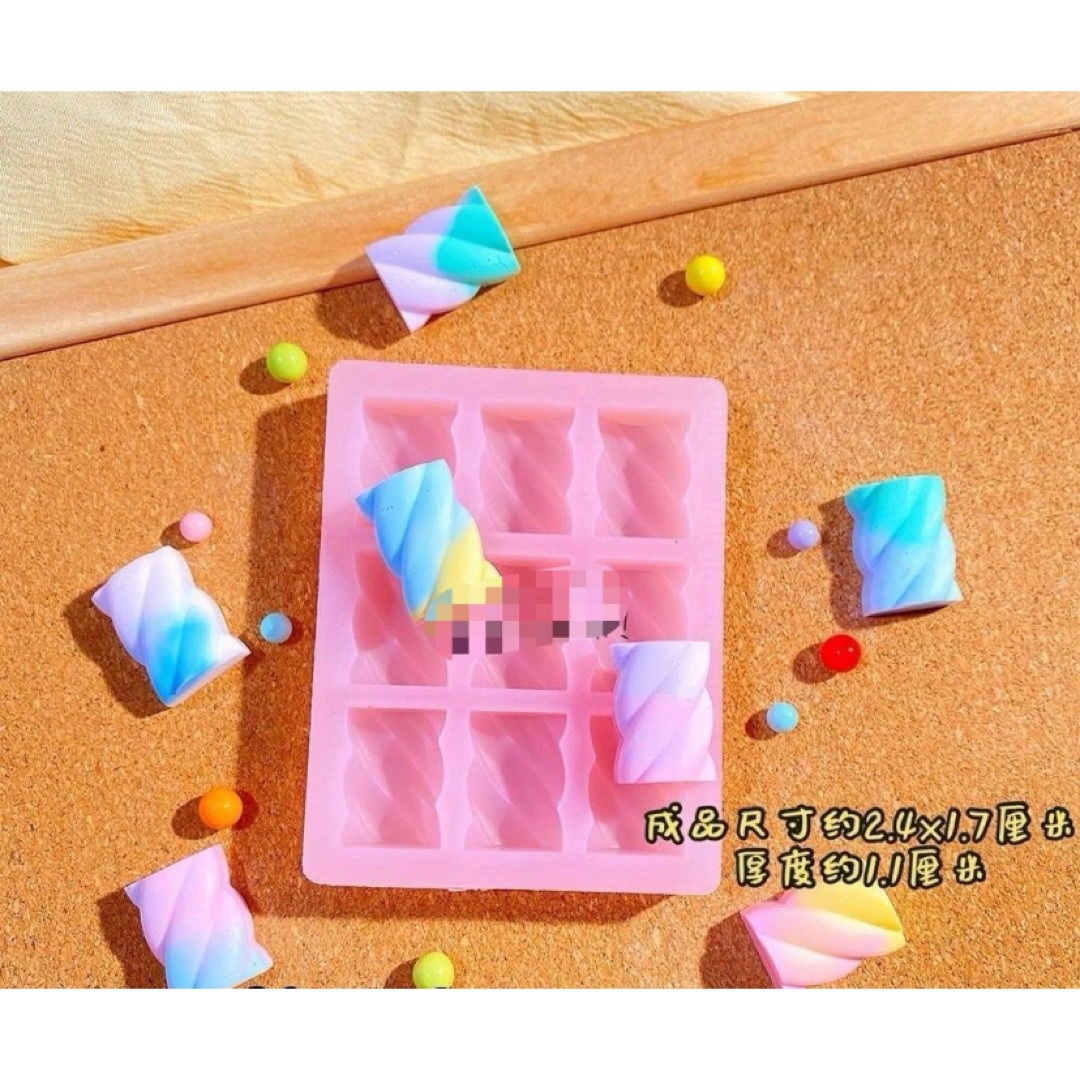 シリコンモールド　綿飴　チョコ型　キャンディ　トレカケース　デコパーツ　韓国 ハンドメイドの素材/材料(各種パーツ)の商品写真