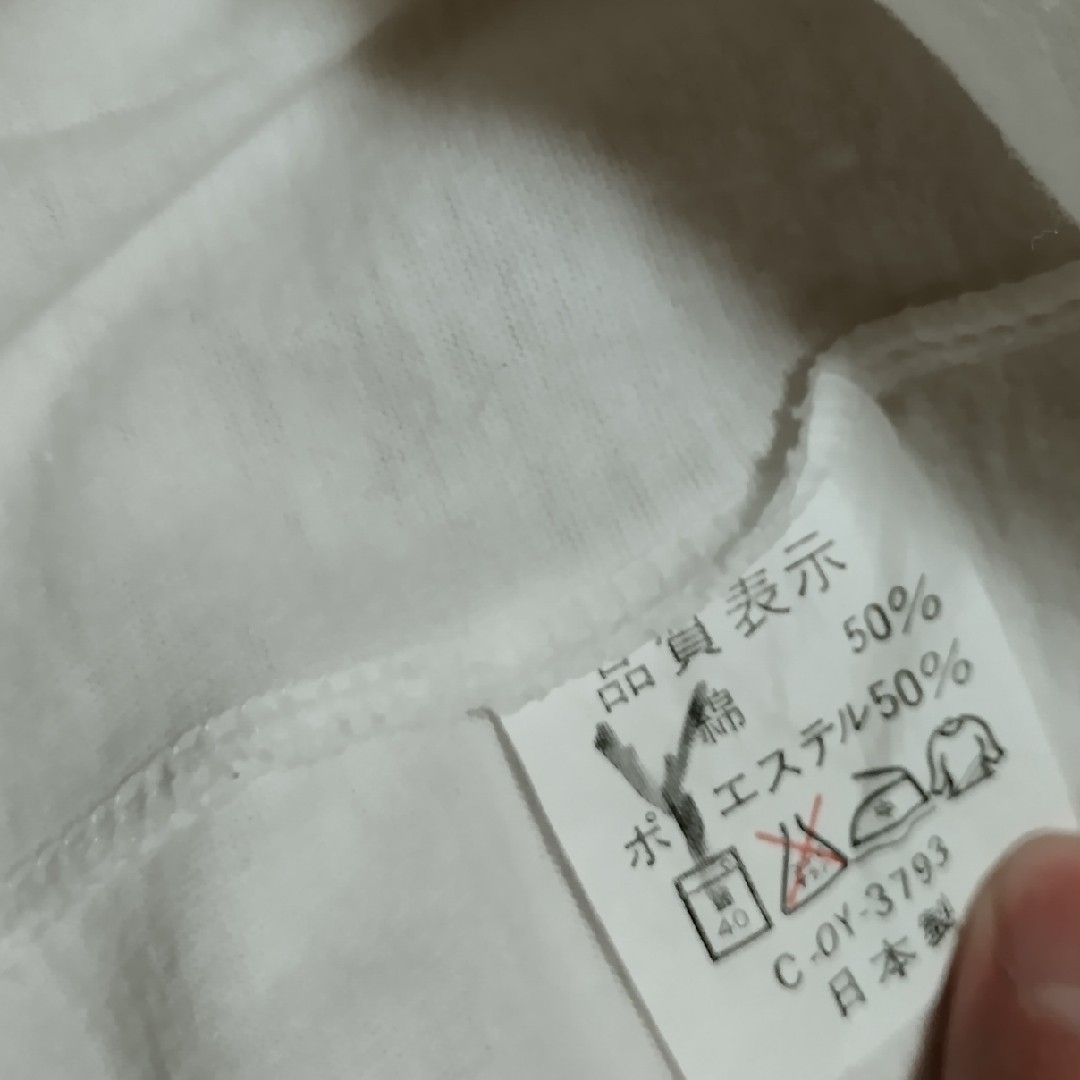 しまむら(シマムラ)のTシャツ　春夏　白Tシャツ　ワンポイント　格安　ユニセックス　古着　下北沢 レディースのトップス(Tシャツ(半袖/袖なし))の商品写真