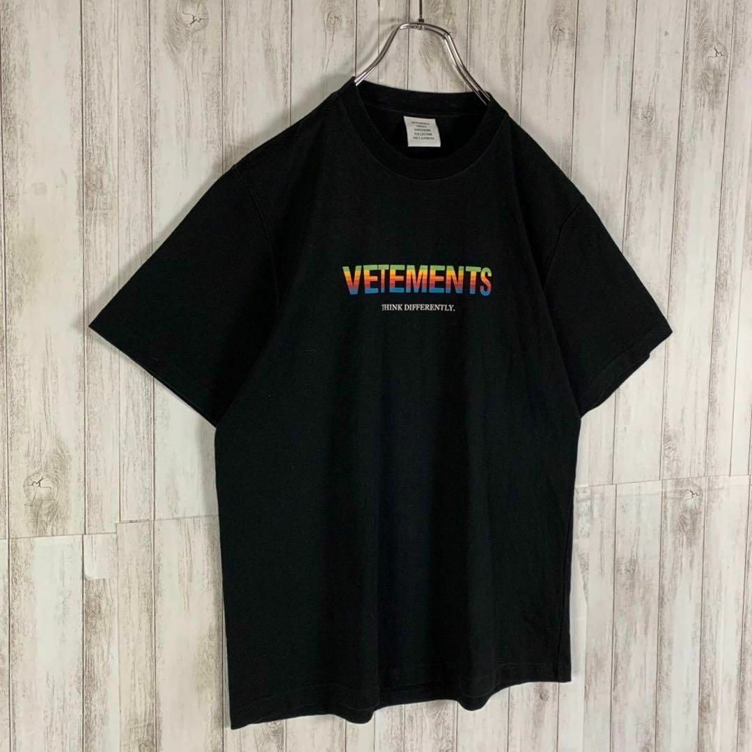 VETEMENTS(ヴェトモン)の【超絶人気モデル】ヴェトモン センターロゴ 即完売 希少 入手困難 Tシャツ メンズのトップス(Tシャツ/カットソー(半袖/袖なし))の商品写真