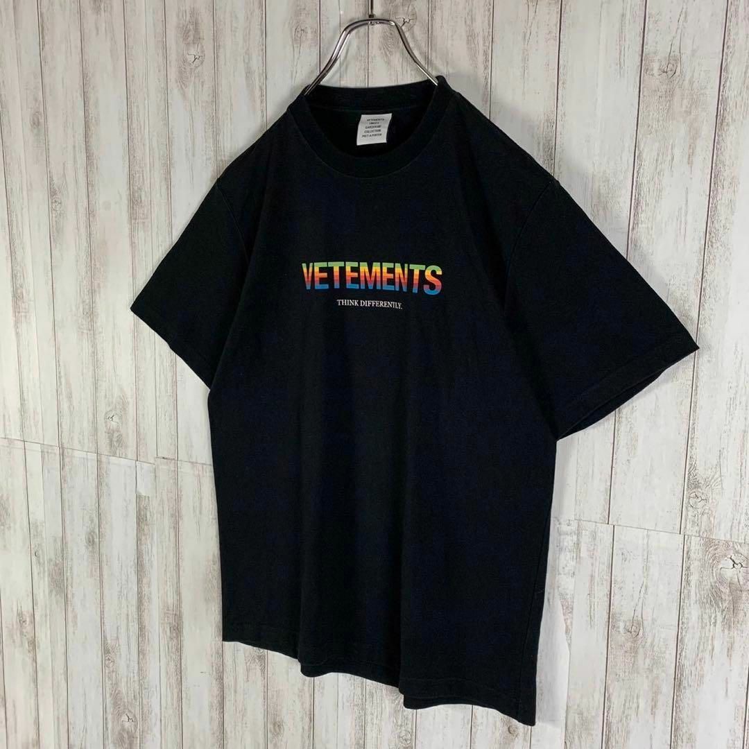 VETEMENTS(ヴェトモン)の【超絶人気モデル】ヴェトモン センターロゴ 即完売 希少 入手困難 Tシャツ メンズのトップス(Tシャツ/カットソー(半袖/袖なし))の商品写真