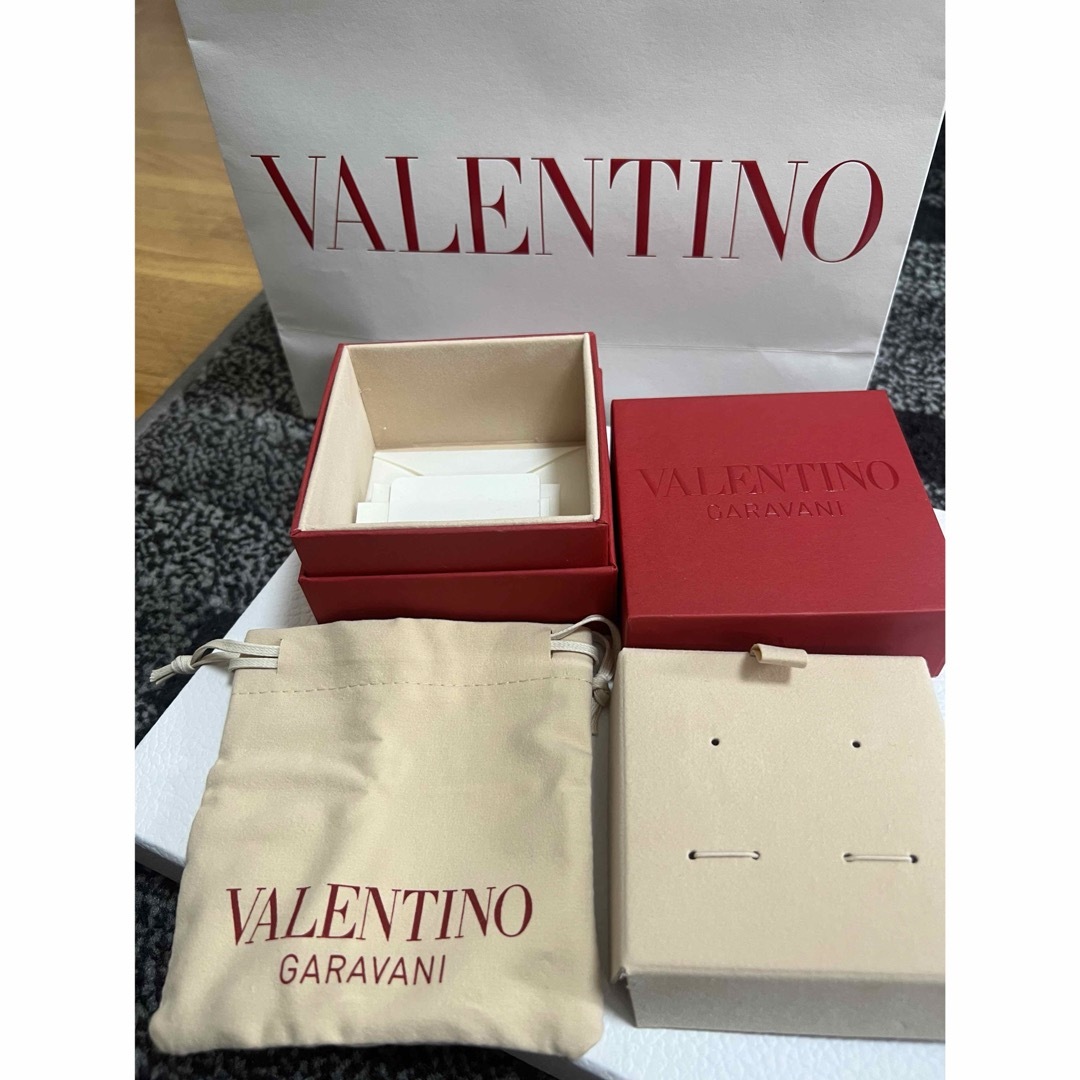 VALENTINO(ヴァレンティノ)のVALENTINO ヴァレンティノ　ピアス　箱　空箱　ブランド　アクセサリー　袋 メンズのアクセサリー(ピアス(両耳用))の商品写真
