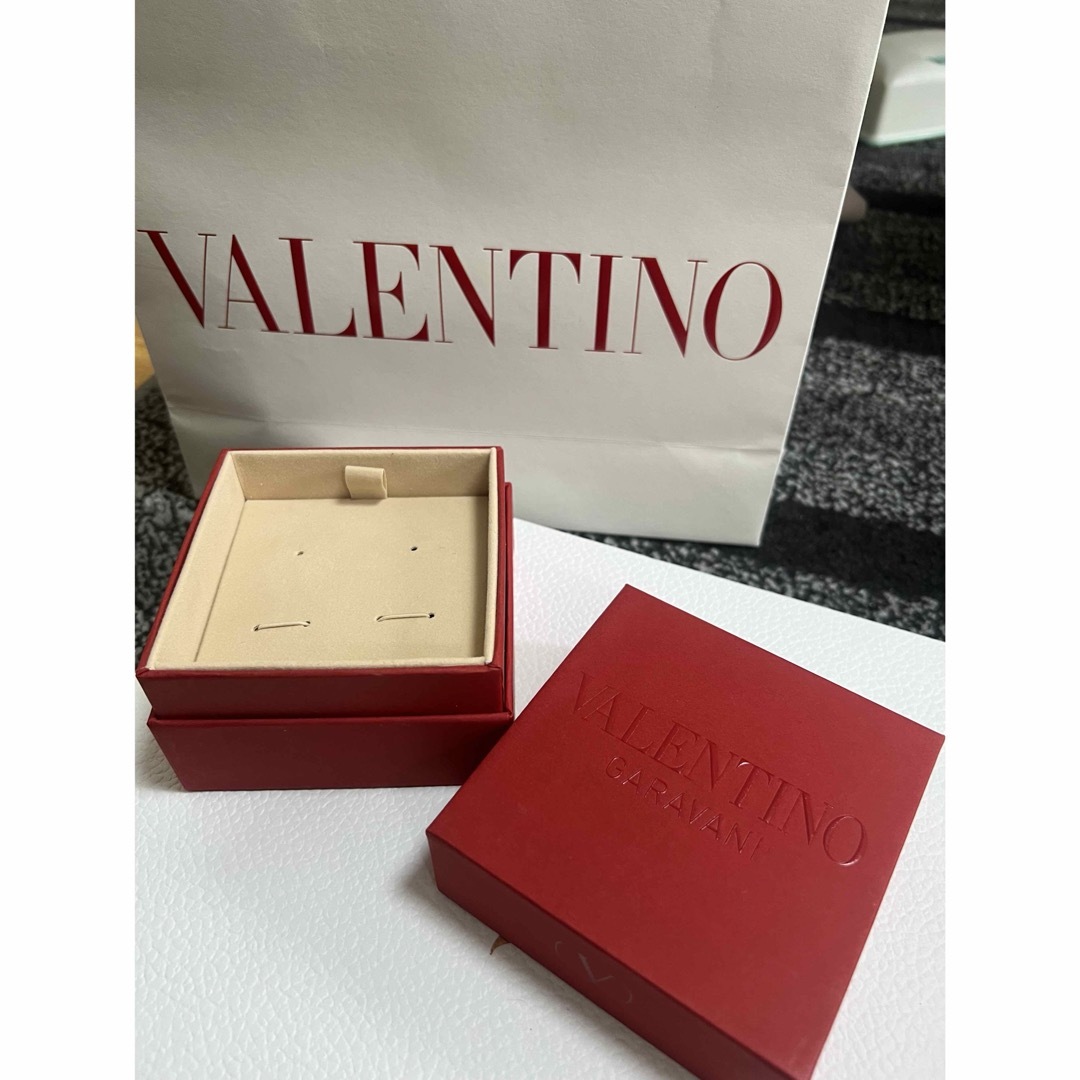 VALENTINO(ヴァレンティノ)のVALENTINO ヴァレンティノ　ピアス　箱　空箱　ブランド　アクセサリー　袋 メンズのアクセサリー(ピアス(両耳用))の商品写真