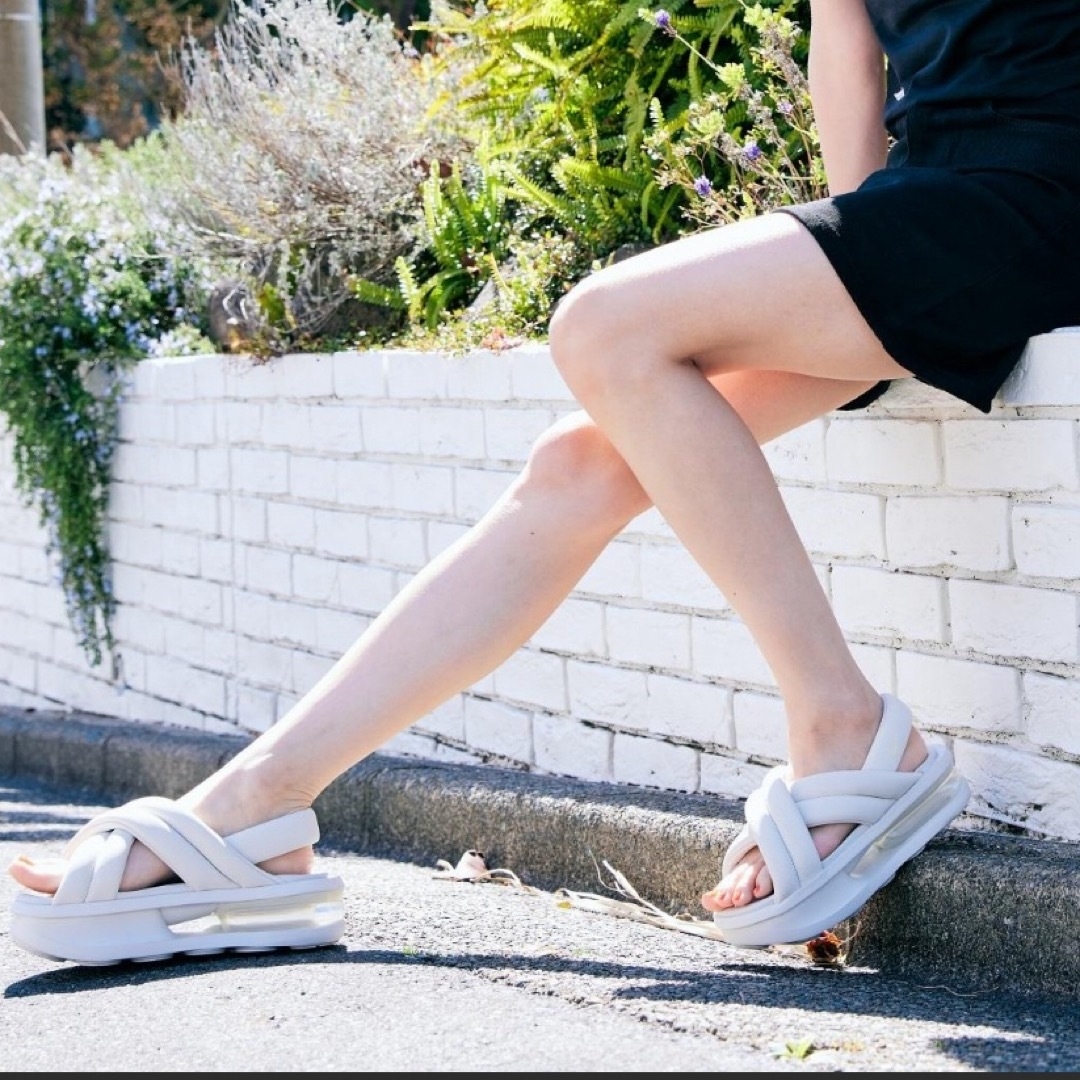 NIKE(ナイキ)のNike Air Max Isla Sandal white  レディースの靴/シューズ(サンダル)の商品写真