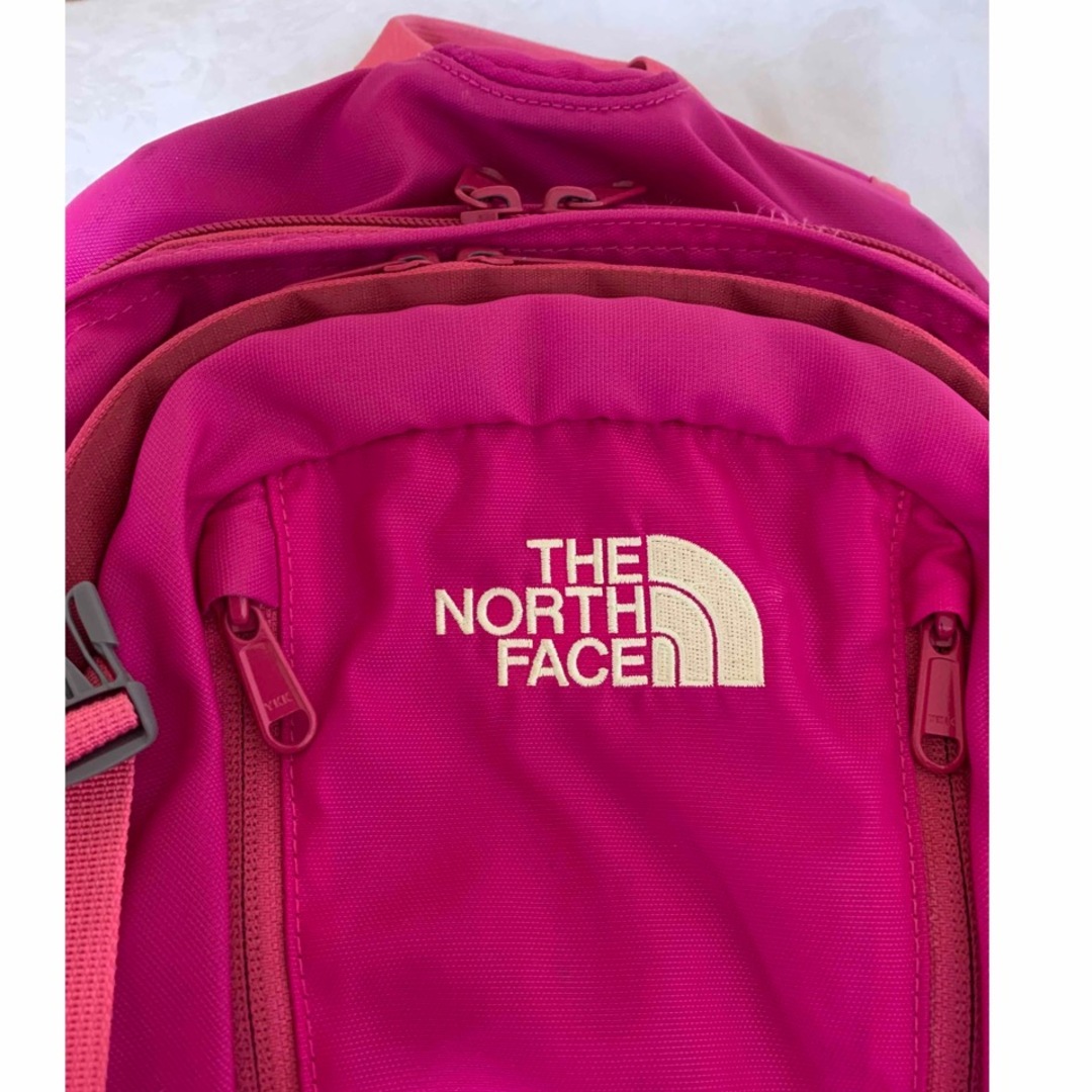 THE NORTH FACE(ザノースフェイス)のTHE NORTH FACE(ノースフェイス) キッズリュック　ピンク キッズ/ベビー/マタニティのこども用バッグ(リュックサック)の商品写真