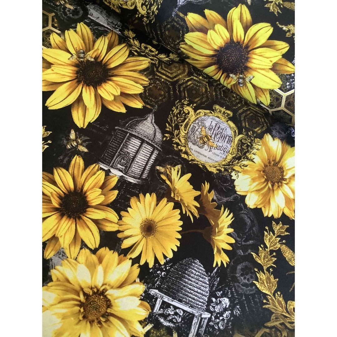 USAコットン*タイムレストレジャーズQueen Beeひまわり45 ハンドメイドの素材/材料(生地/糸)の商品写真