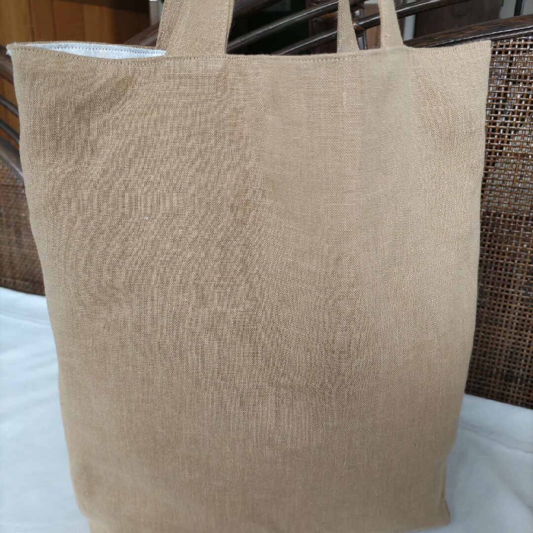 ハンドメイド　リネンバッグ　刺繍バッグ レディースのバッグ(トートバッグ)の商品写真