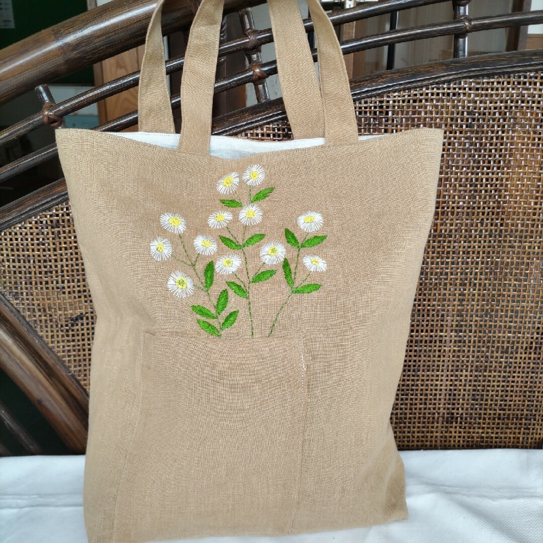 ハンドメイド　リネンバッグ　刺繍バッグ レディースのバッグ(トートバッグ)の商品写真