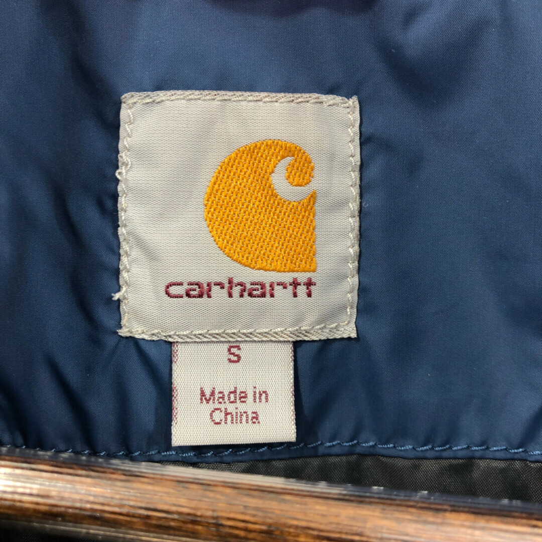 carhartt(カーハート)のCarhartt カーハート キルティング 中綿 ジャケット ワンポイント ネイビー (メンズ S) 中古 古着 Q4668 メンズのジャケット/アウター(その他)の商品写真