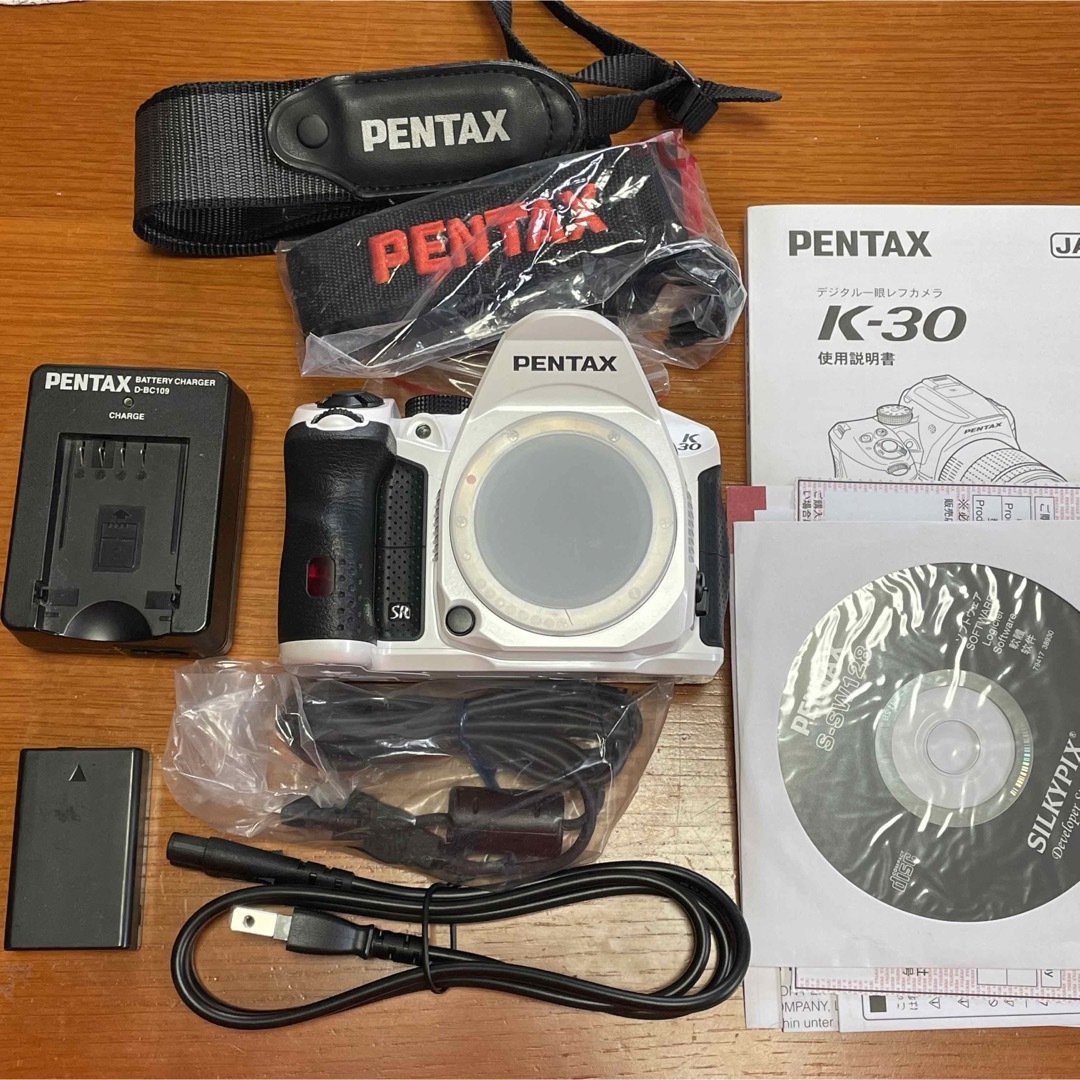 PENTAX(ペンタックス)のペンタックス　PENTAX K-30 ホワイト　ボディキット 実用中古良品 スマホ/家電/カメラのカメラ(デジタル一眼)の商品写真