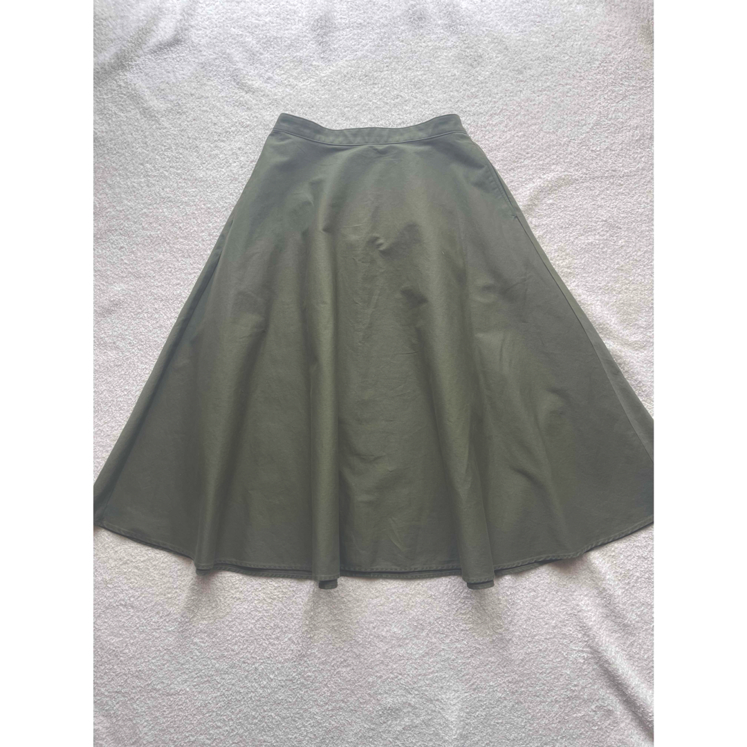 UNIQLO(ユニクロ)のユニクロ　ロングフレアスカート　カーキー　Lサイズ レディースのスカート(ロングスカート)の商品写真