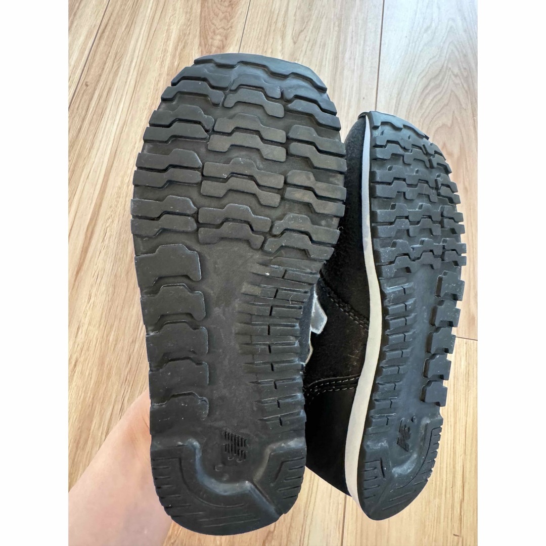 ニューバランス 18.5cm YV373 黒 キッズ/ベビー/マタニティのキッズ靴/シューズ(15cm~)(スニーカー)の商品写真