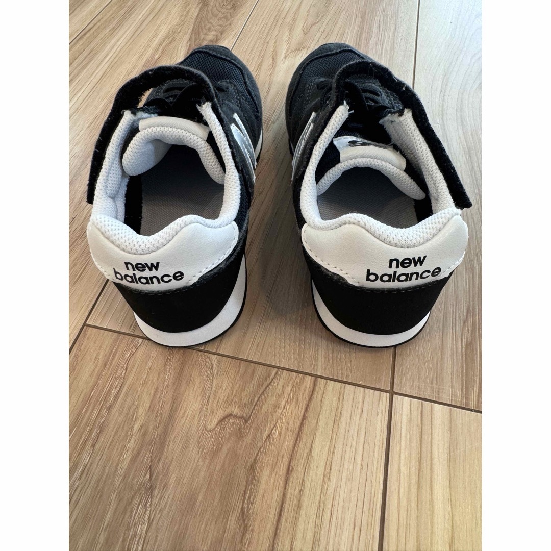 ニューバランス 18.5cm YV373 黒 キッズ/ベビー/マタニティのキッズ靴/シューズ(15cm~)(スニーカー)の商品写真