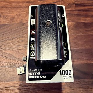 【新品・未使用】LEZYNE　LITE DRIVE 1000XL(シルバー)(その他)