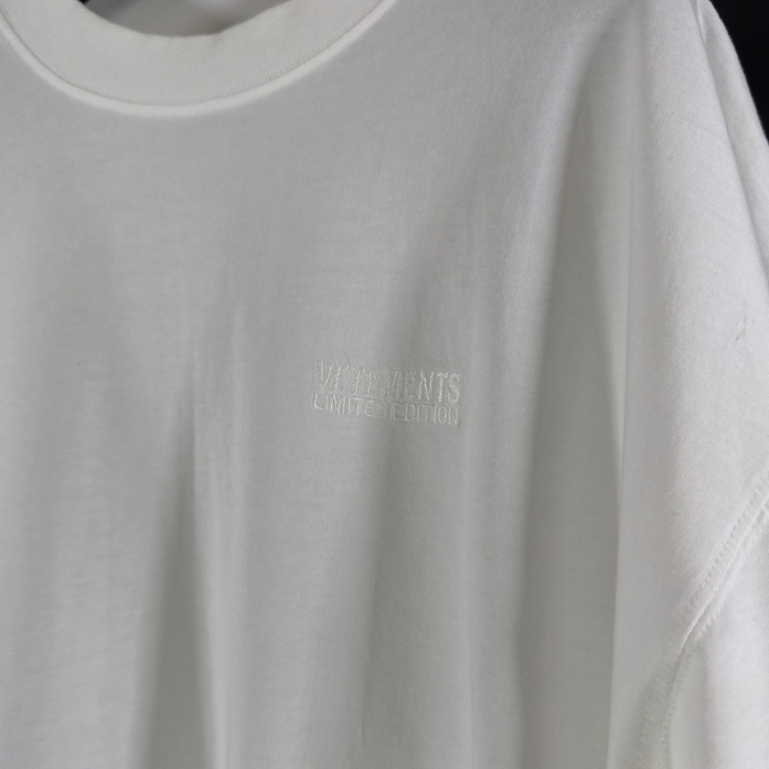 VETEMENTS(ヴェトモン)の⭐︎最終値下げ⭐︎ヴェトモン 24SS エンブロイダリートーナルロゴT メンズのトップス(Tシャツ/カットソー(半袖/袖なし))の商品写真