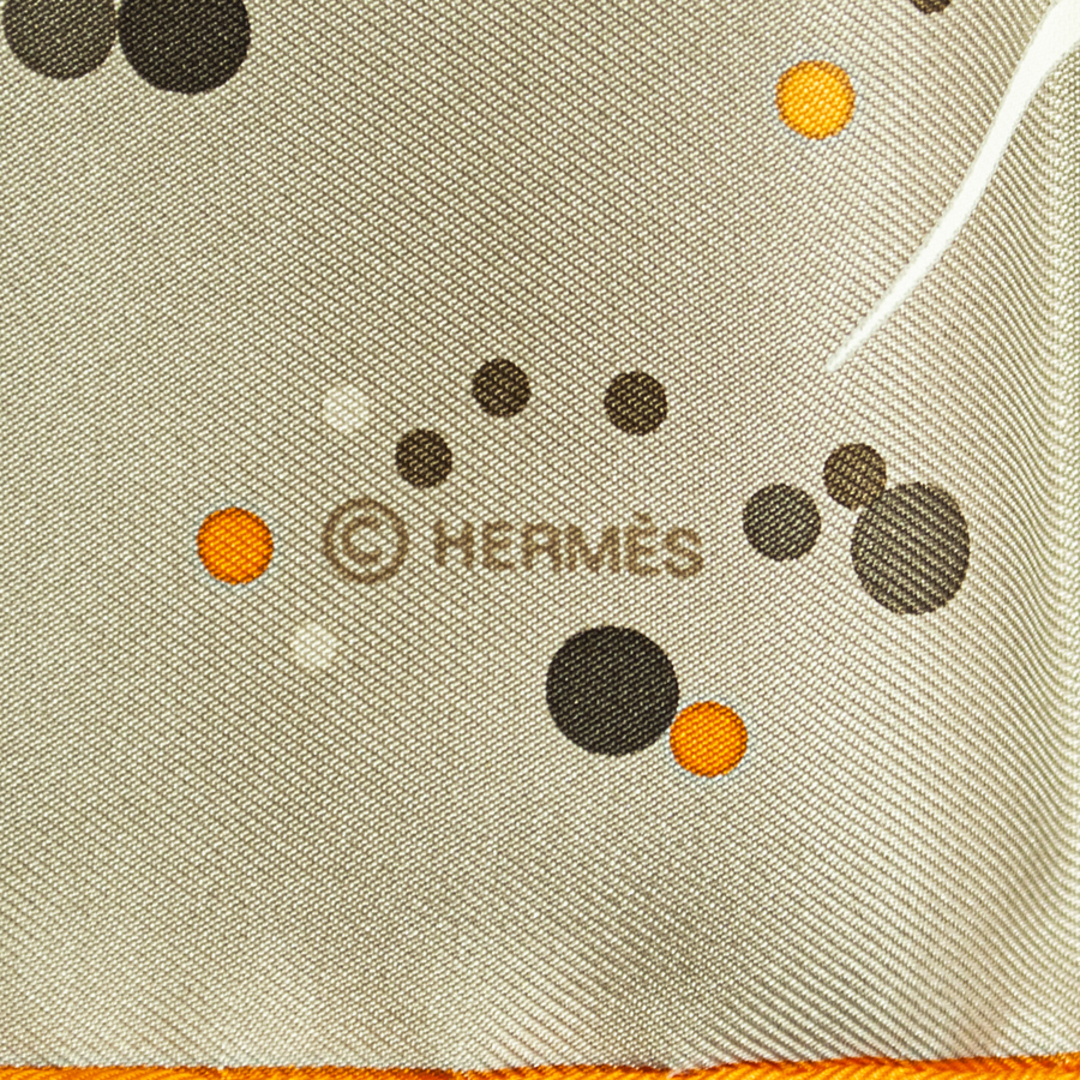 Hermes(エルメス)のHERMES エルメス カレ90 Magic Kelly マジック ケリー 002640S 08 スカーフ 2012AW グレー オレンジ【中古】 レディースのファッション小物(バンダナ/スカーフ)の商品写真