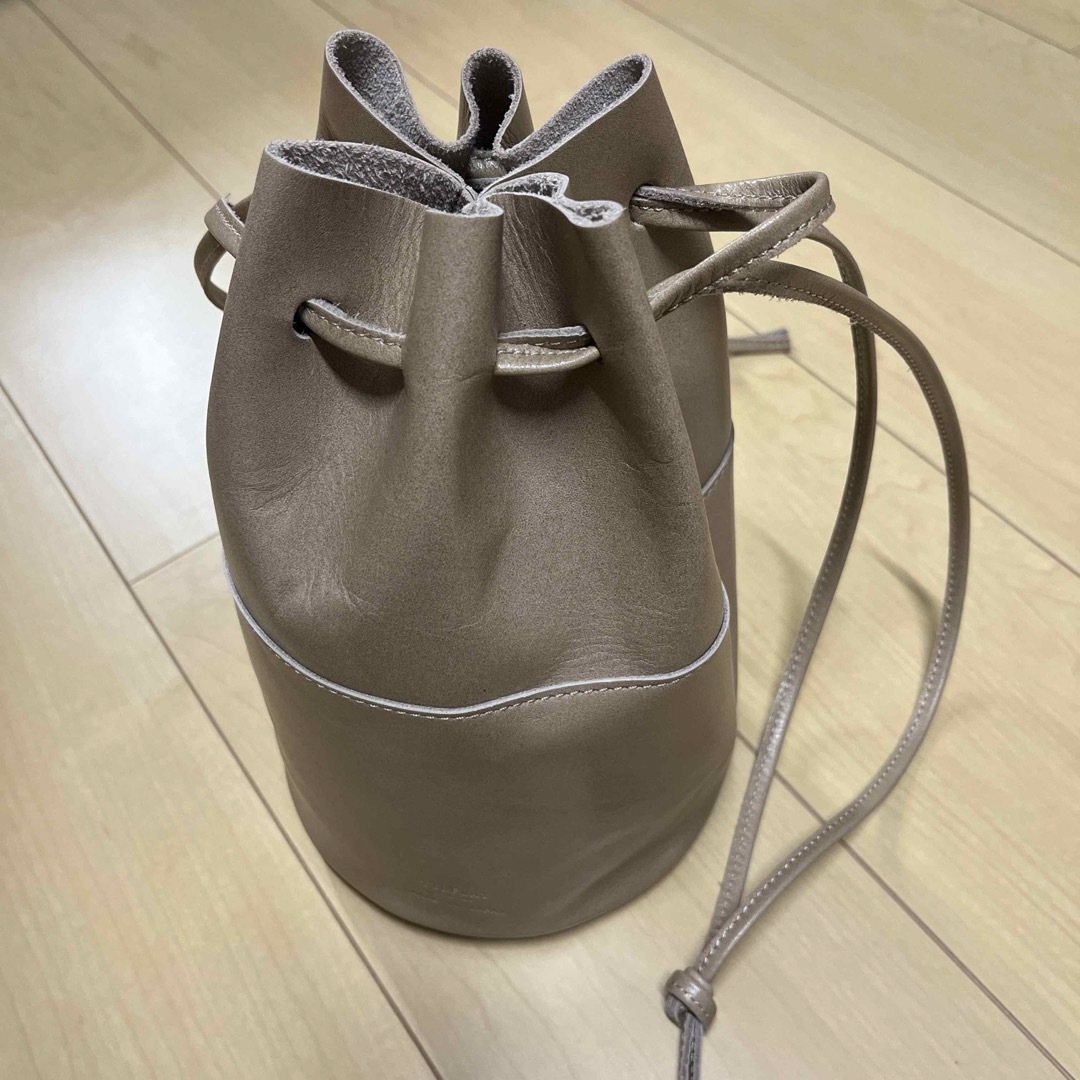 TIDEWAY(タイドウェイ)のTIDEWAY LIGHT LEATHER 巾着 BAG レディースのバッグ(ショルダーバッグ)の商品写真