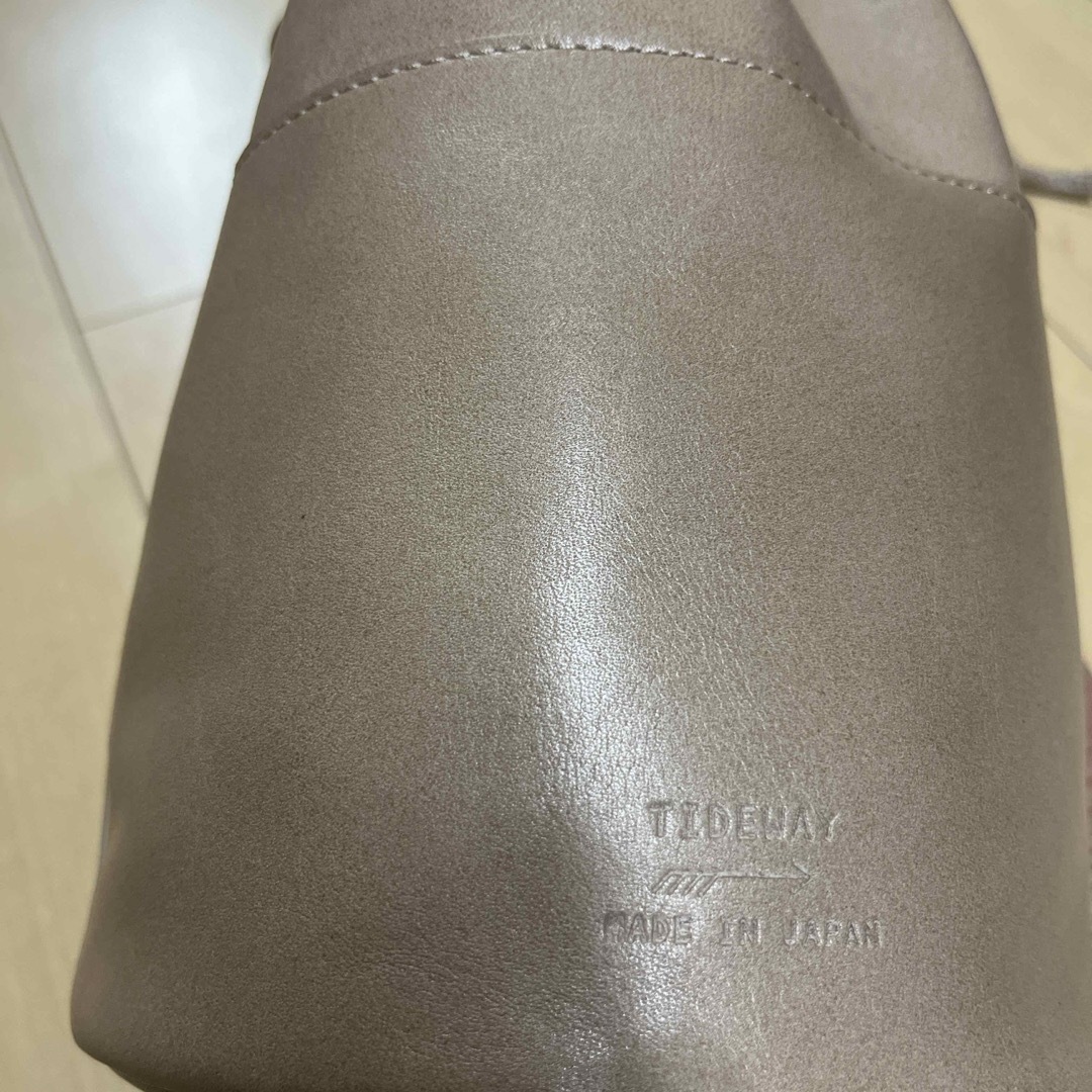 TIDEWAY(タイドウェイ)のTIDEWAY LIGHT LEATHER 巾着 BAG レディースのバッグ(ショルダーバッグ)の商品写真