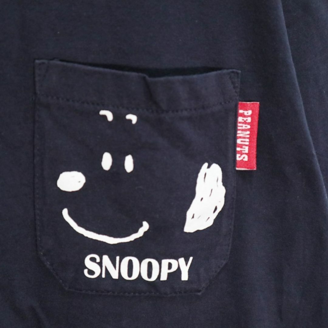 SNOOPY(スヌーピー)のPEANUTS  スヌーピー　ポケットデザインTシャツ　紺　ユニセックス メンズのトップス(Tシャツ/カットソー(半袖/袖なし))の商品写真