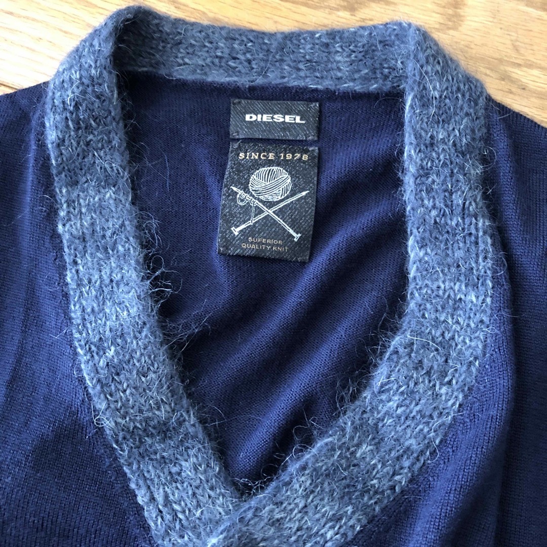 DIESEL(ディーゼル)のDIESEL MEN navy　前立てグレー　cardigan メンズのトップス(カーディガン)の商品写真