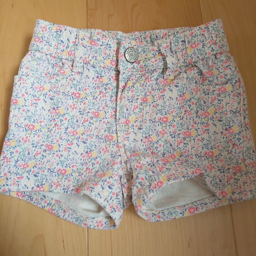 babyGAP(ベビーギャップ)のGAP*花柄ショートパンツ キッズ/ベビー/マタニティのキッズ服女の子用(90cm~)(パンツ/スパッツ)の商品写真