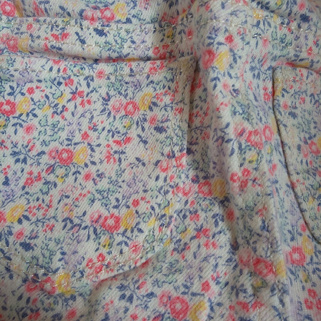 babyGAP(ベビーギャップ)のGAP*花柄ショートパンツ キッズ/ベビー/マタニティのキッズ服女の子用(90cm~)(パンツ/スパッツ)の商品写真