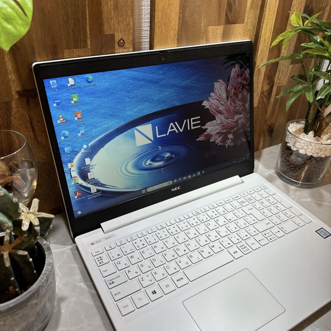 NEC(エヌイーシー)のNEC LAVIE Direct☘️i5第8世代☘️SSD256GB☘️メモ8G スマホ/家電/カメラのPC/タブレット(ノートPC)の商品写真