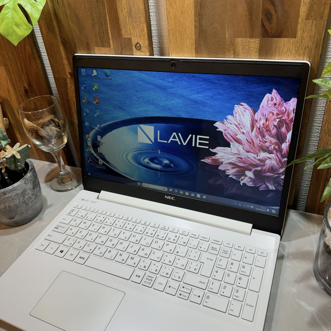 NEC(エヌイーシー)のNEC LAVIE Direct☘️i5第8世代☘️SSD256GB☘️メモ8G スマホ/家電/カメラのPC/タブレット(ノートPC)の商品写真