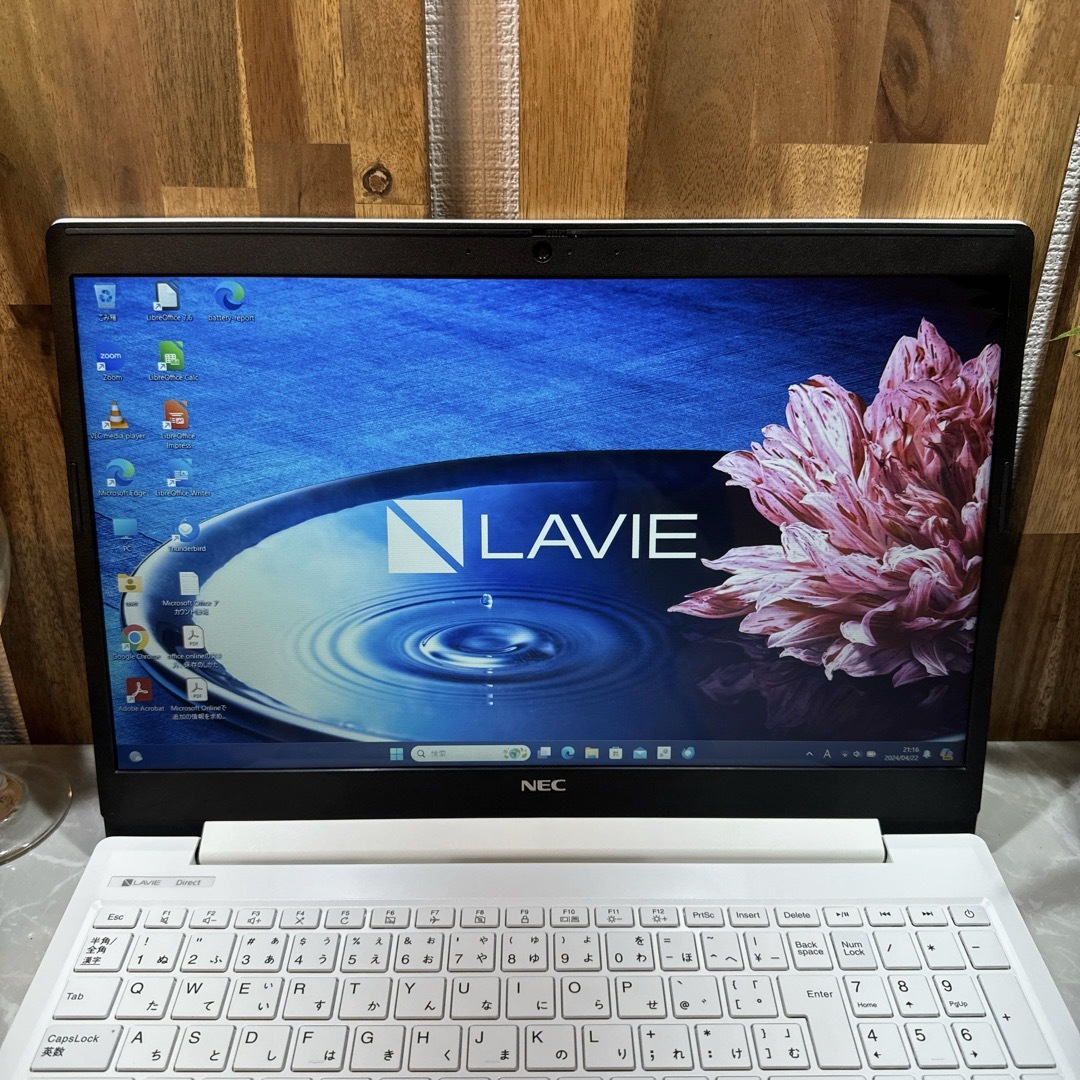 NEC(エヌイーシー)のNEC LAVIE Direct☘️i5第8世代☘️SSD256GB☘️メモ8G スマホ/家電/カメラのPC/タブレット(ノートPC)の商品写真