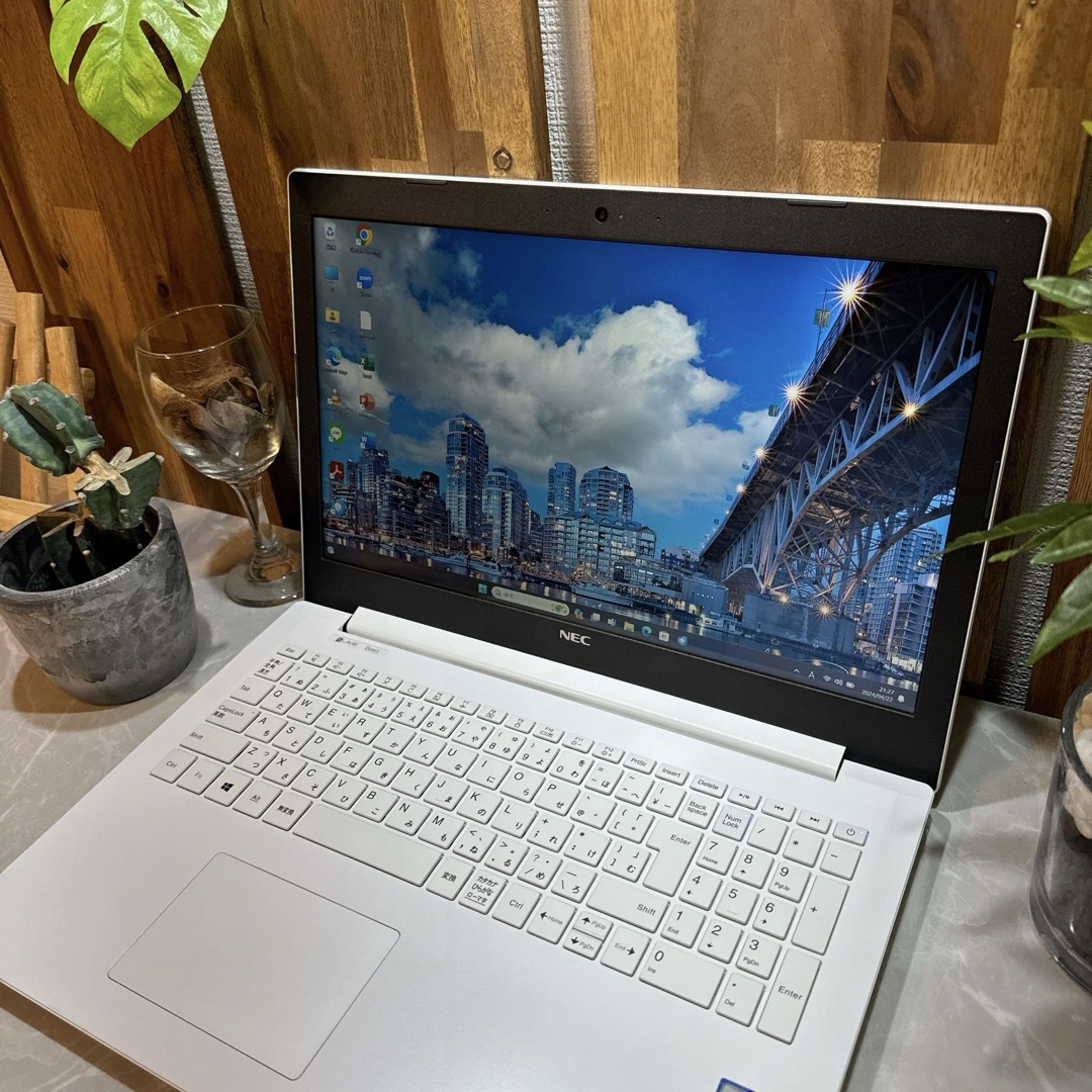 NEC(エヌイーシー)のNEC LAVIE Direct☘️メモ8G☘️i5第8世代☘️SSD512GB スマホ/家電/カメラのPC/タブレット(ノートPC)の商品写真