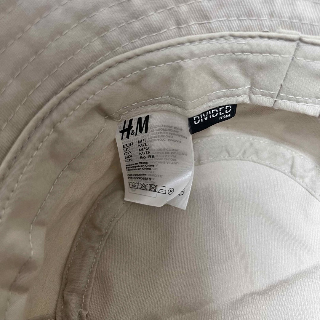 H&M(エイチアンドエム)のNiziU H&M エイチアンドエム バケハ バケットハット キャップ ベージュ レディースの帽子(ハット)の商品写真