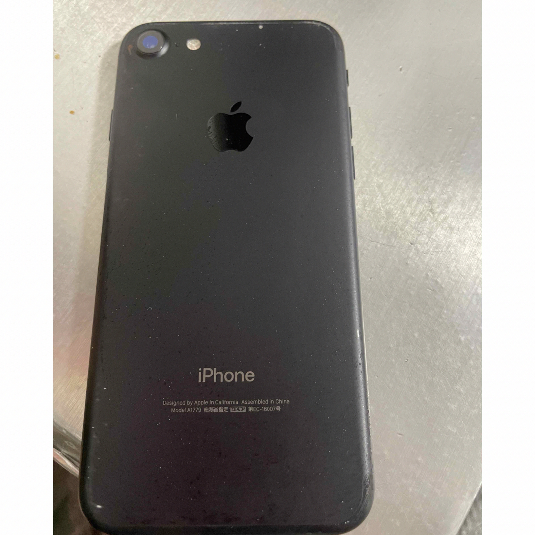 iPhone(アイフォーン)のアップル iPhone7 32GB ブラック au スマホ/家電/カメラのスマートフォン/携帯電話(スマートフォン本体)の商品写真