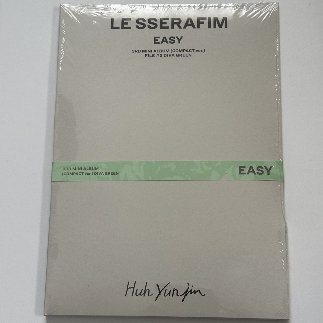 LE SSERAFIM(ルセラフィム)のLE SSERAFIM EASY ユンジン コンパクト アルバム 新品未開封 エンタメ/ホビーのCD(K-POP/アジア)の商品写真