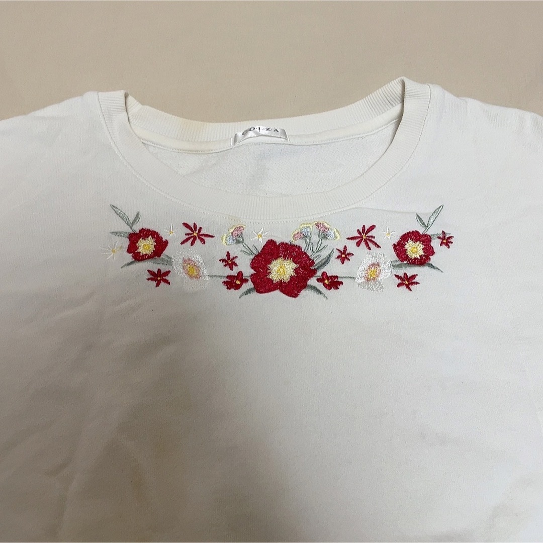 HONEYS(ハニーズ)のハニーズ　ホワイト　白　Tシャツ　花　刺繍　トップス　honeys レディースのトップス(Tシャツ(長袖/七分))の商品写真