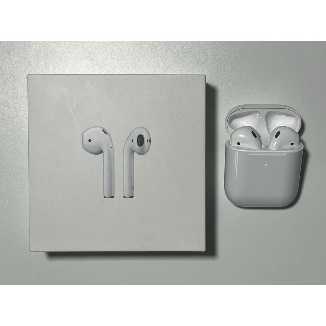 Apple(アップル)のApple Air Pods 第2世代 A2698 ワイヤレスイヤホン スマホ/家電/カメラのオーディオ機器(ヘッドフォン/イヤフォン)の商品写真