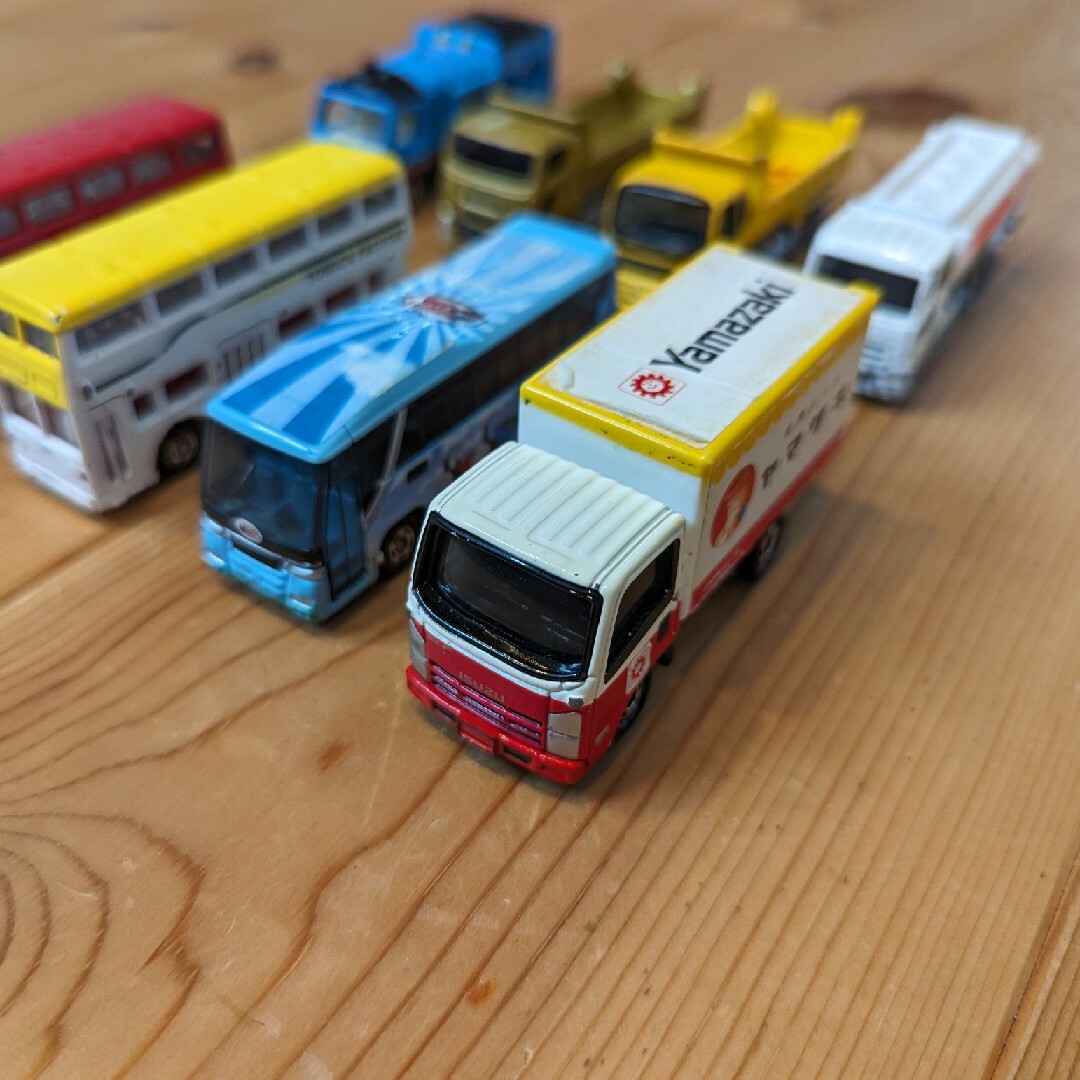 トミカシリーズ(トミカシリーズ)のトミカ バス トラック 8台セット エンタメ/ホビーのコレクション(その他)の商品写真