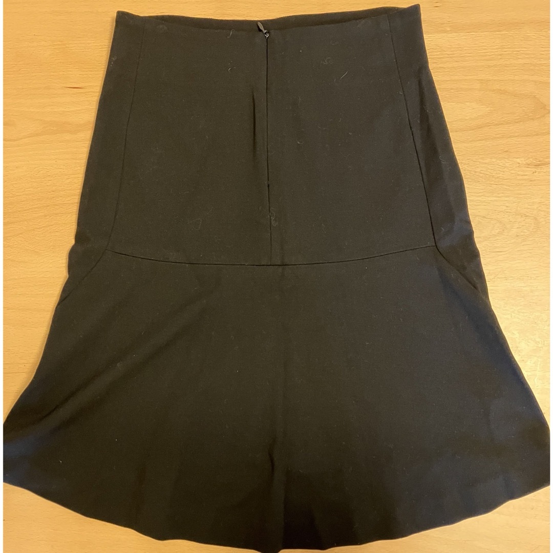イザベルデペドロ ブラック スカート (36) レディースのスカート(ひざ丈スカート)の商品写真