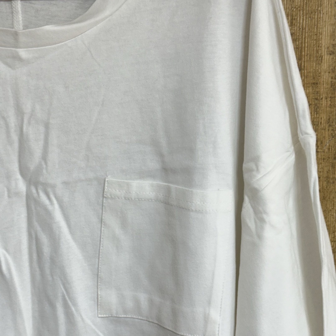 A HAPPY MARILYN(ハッピーマリリン)の新品・未使用　ハッピーマリリン　胸ポケットあり　白Tシャツ(5L～6Lサイズ)  レディースのトップス(Tシャツ(半袖/袖なし))の商品写真