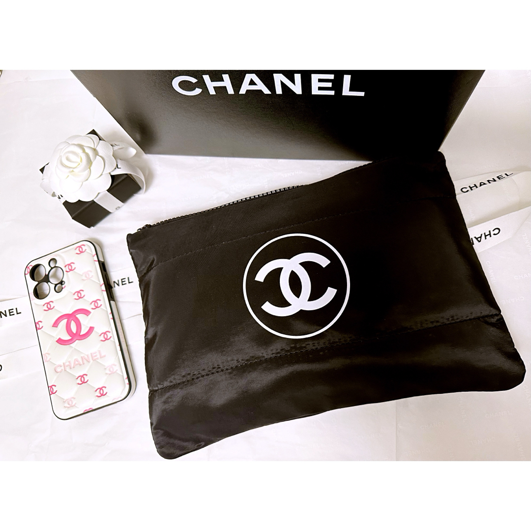 CHANEL(シャネル)の期間限定価格　大人気大容量　CHANELシャネル 化粧ポーチ  ノベルティ  黒 レディースのファッション小物(ポーチ)の商品写真