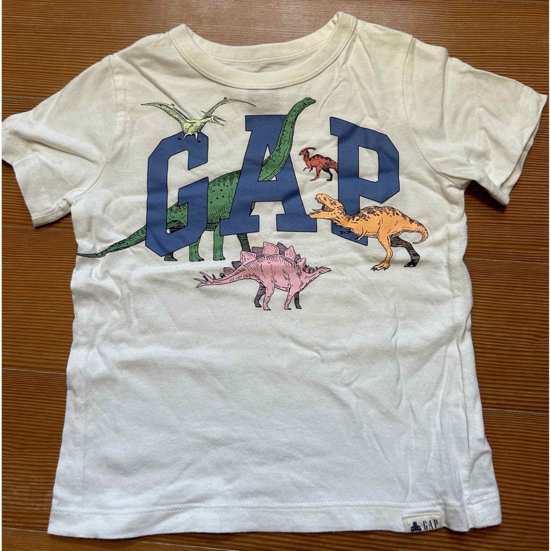 GAP Kids(ギャップキッズ)のGAP 恐竜Tシャツ　100センチ キッズ/ベビー/マタニティのキッズ服男の子用(90cm~)(Tシャツ/カットソー)の商品写真