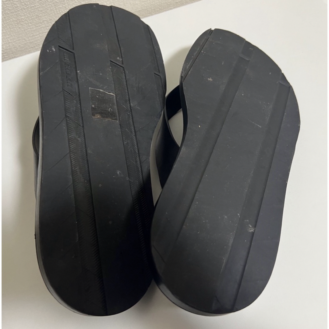 Jil Sander(ジルサンダー)のJIL SANDER ジルサンダー  トングサンダル ブラック 37 スタッズ レディースの靴/シューズ(サンダル)の商品写真