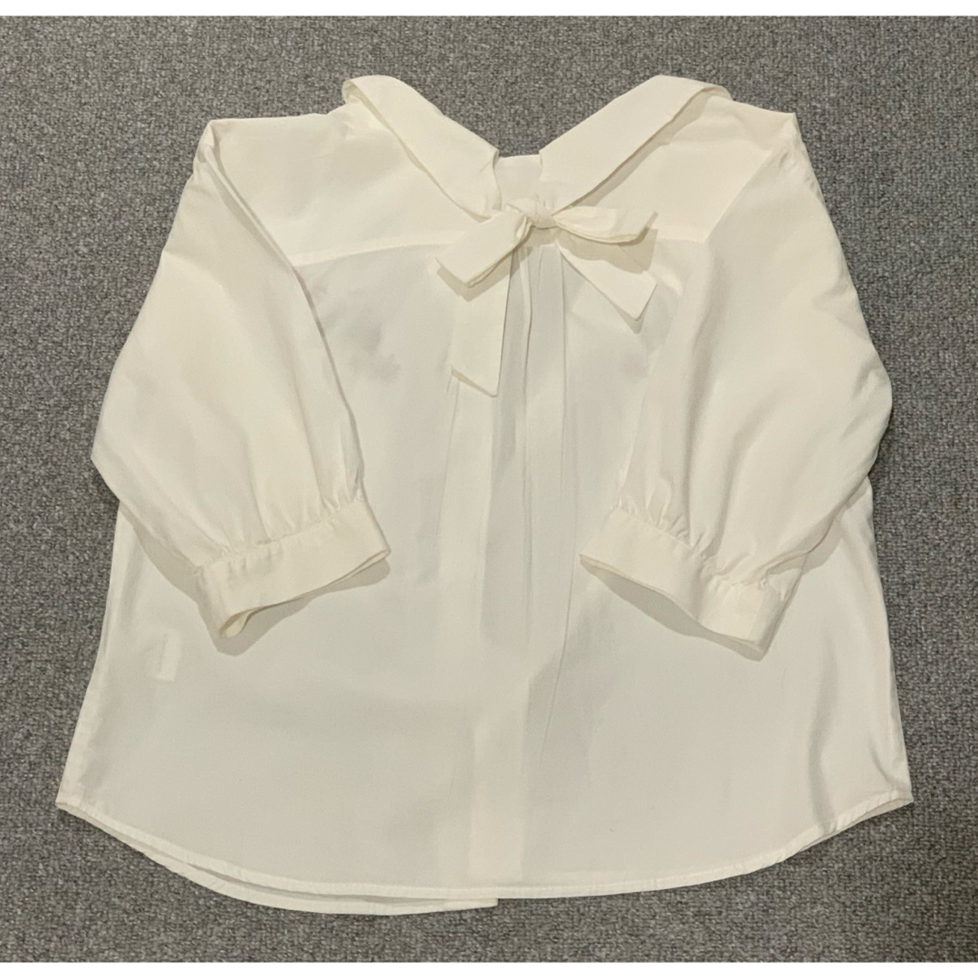 レディース　白シャツ　花刺繍　 レディースのトップス(シャツ/ブラウス(長袖/七分))の商品写真